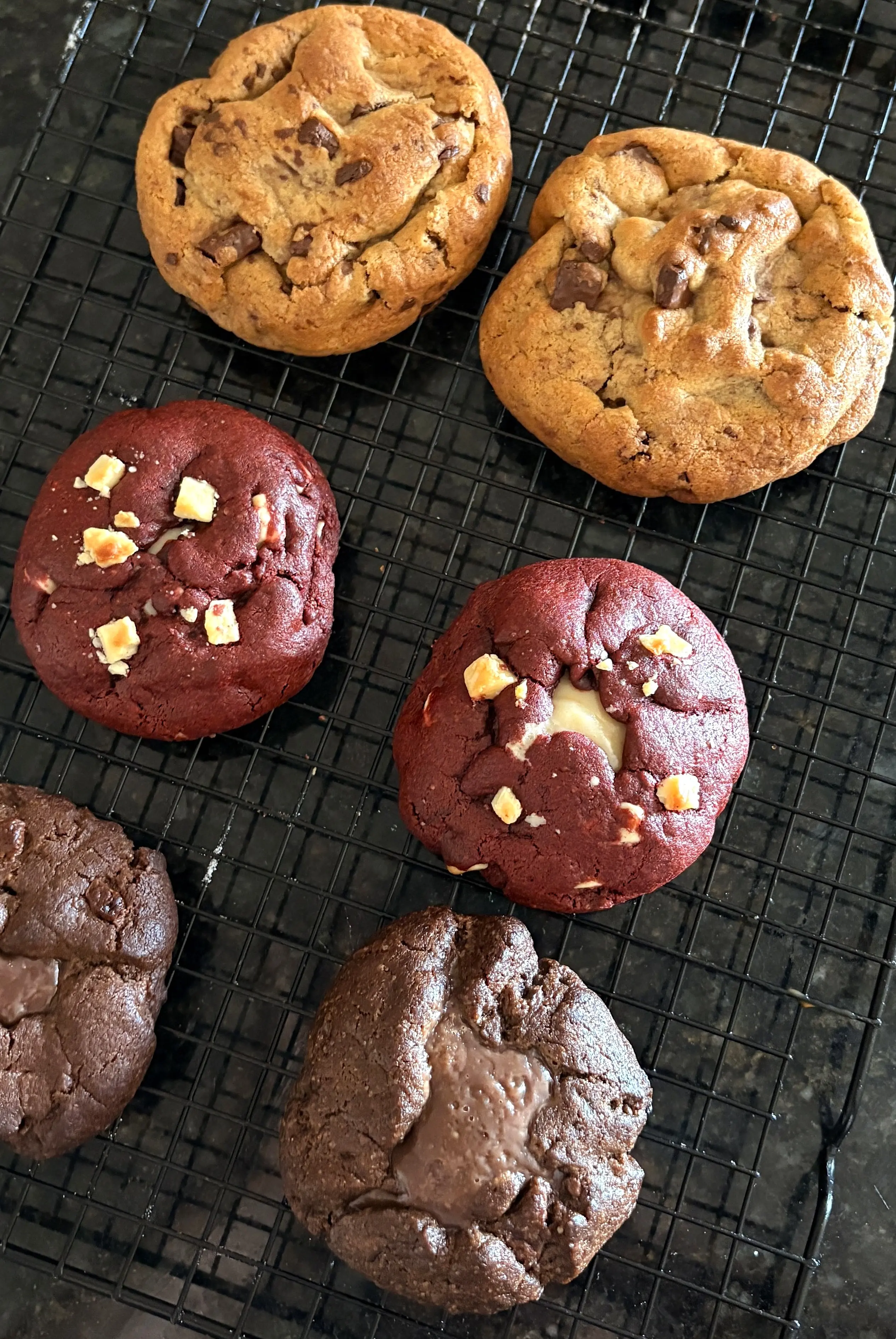 Variedade de cookies artesanais da Mimo Cookies